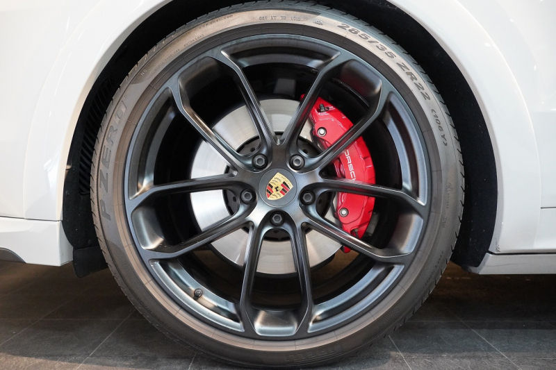 ポルシェ カイエンクーペ GTS TiptronicS ライトウエイトスポーツPKG PDLS+LEDヘッドライト 4ゾーンオートエアコン 中古車 中古車