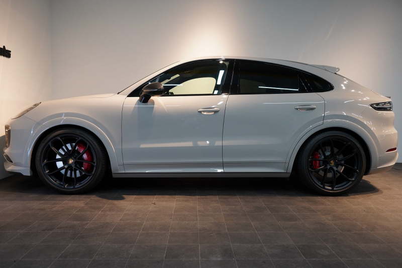 ポルシェ カイエンクーペ GTS TiptronicS ライトウエイトスポーツPKG PDLS+LEDヘッドライト 4ゾーンオートエアコン 中古車 中古車