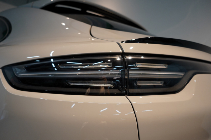 ポルシェ カイエンクーペ GTS TiptronicS ライトウエイトスポーツPKG PDLS+LEDヘッドライト 4ゾーンオートエアコン 中古車 中古車