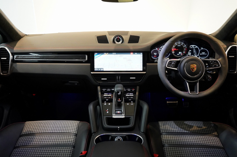 ポルシェ カイエンクーペ GTS TiptronicS ライトウエイトスポーツPKG PDLS+LEDヘッドライト 4ゾーンオートエアコン 中古車 中古車