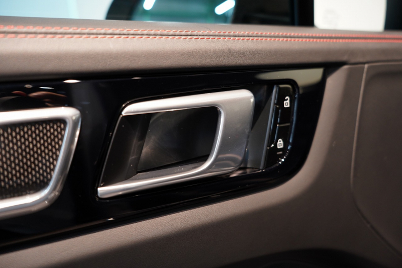 ポルシェ カイエンクーペ GTS TiptronicS ライトウエイトスポーツPKG PDLS+LEDヘッドライト 4ゾーンオートエアコン 中古車 中古車