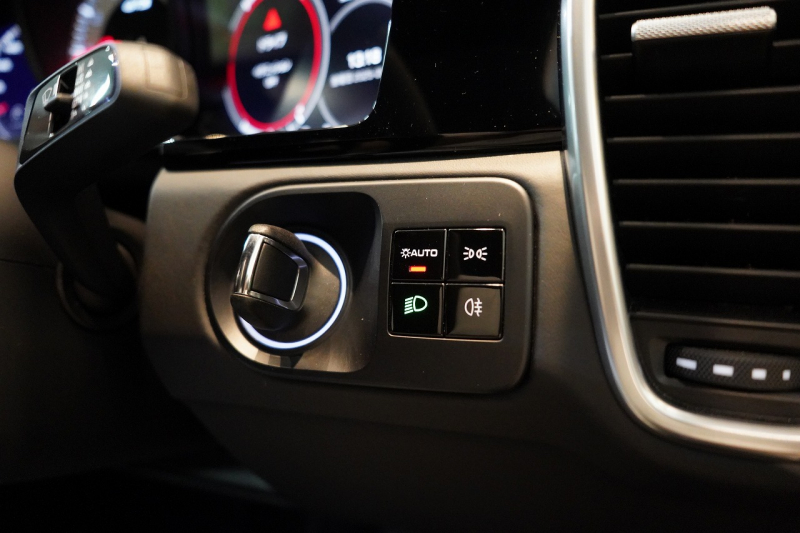 ポルシェ カイエンクーペ GTS TiptronicS ライトウエイトスポーツPKG PDLS+LEDヘッドライト 4ゾーンオートエアコン 中古車 中古車