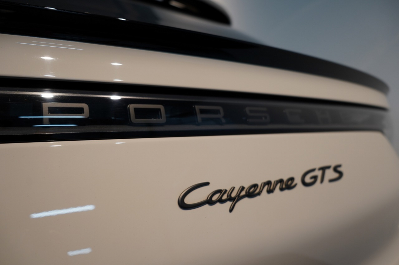 ポルシェ カイエンクーペ GTS TiptronicS ライトウエイトスポーツPKG PDLS+LEDヘッドライト 4ゾーンオートエアコン 中古車 中古車