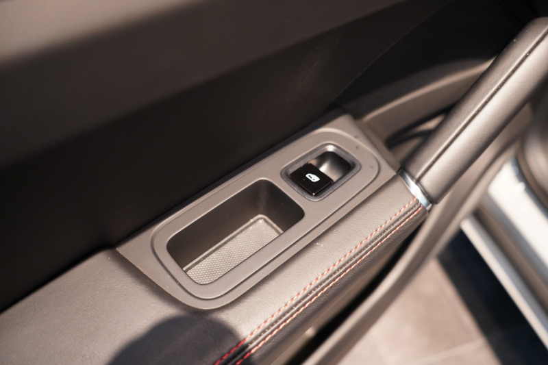 ポルシェ カイエンクーペ GTS TiptronicS ライトウエイトスポーツPKG PDLS+LEDヘッドライト 4ゾーンオートエアコン 中古車 中古車