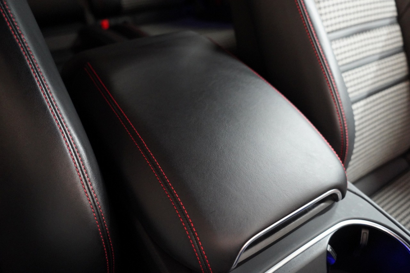 ポルシェ カイエンクーペ GTS TiptronicS ライトウエイトスポーツPKG PDLS+LEDヘッドライト 4ゾーンオートエアコン 中古車 中古車