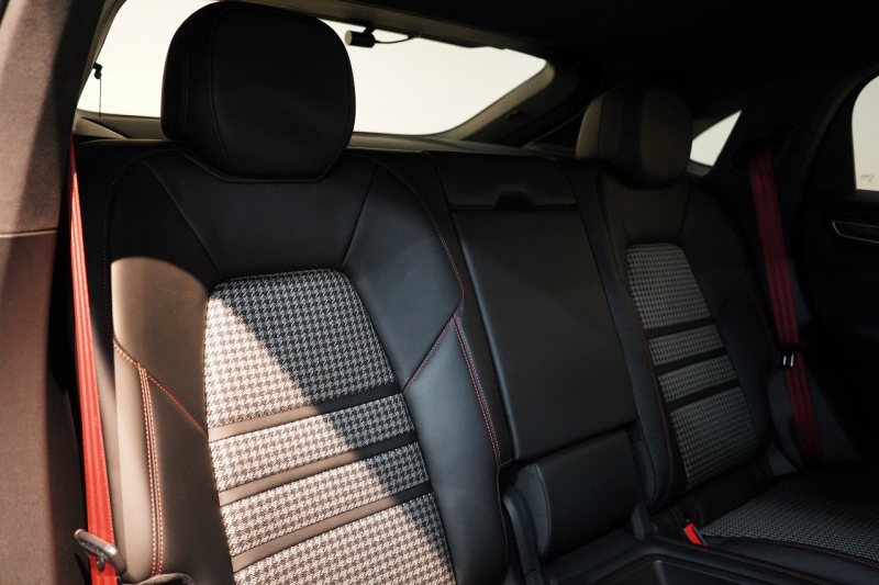 ポルシェ カイエンクーペ GTS TiptronicS ライトウエイトスポーツPKG PDLS+LEDヘッドライト 4ゾーンオートエアコン 中古車 中古車