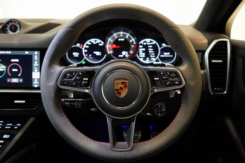 ポルシェ カイエンクーペ GTS TiptronicS ライトウエイトスポーツPKG PDLS+LEDヘッドライト 4ゾーンオートエアコン 中古車 中古車