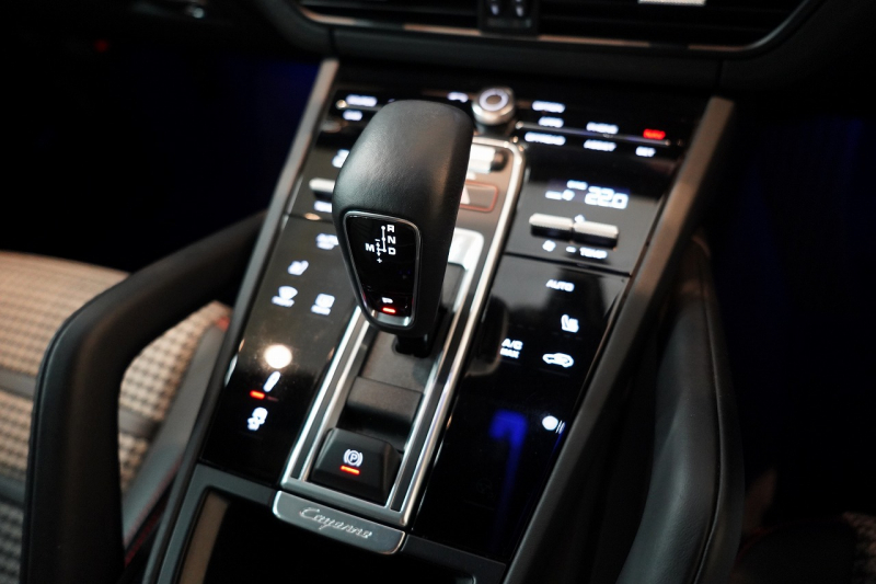 ポルシェ カイエンクーペ GTS TiptronicS ライトウエイトスポーツPKG PDLS+LEDヘッドライト 4ゾーンオートエアコン 中古車 中古車