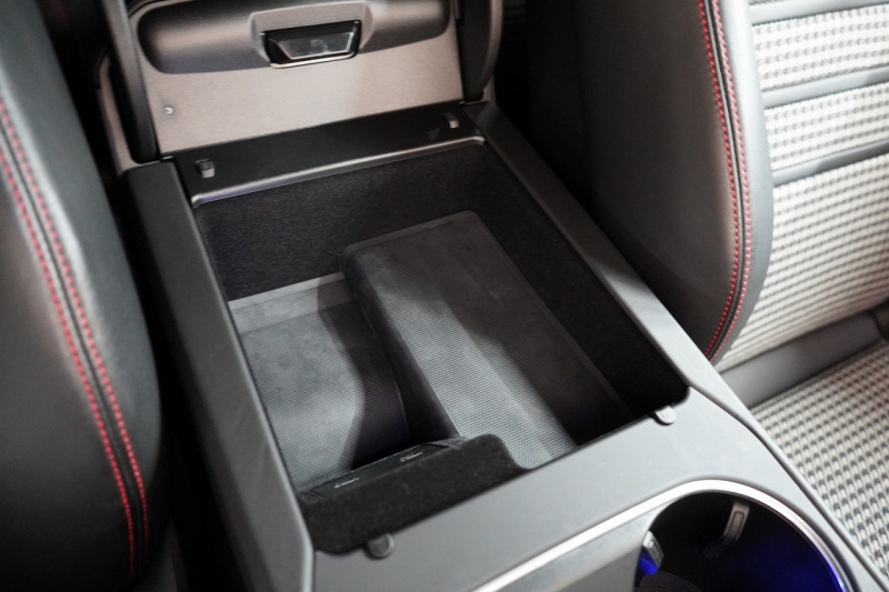 ポルシェ カイエンクーペ GTS TiptronicS ライトウエイトスポーツPKG PDLS+LEDヘッドライト 4ゾーンオートエアコン 中古車 中古車