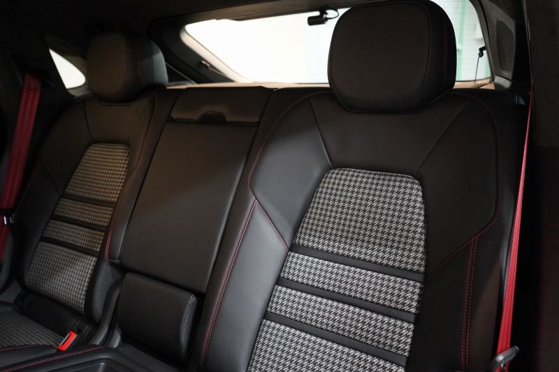 ポルシェ カイエンクーペ GTS TiptronicS ライトウエイトスポーツPKG PDLS+LEDヘッドライト 4ゾーンオートエアコン 中古車 中古車