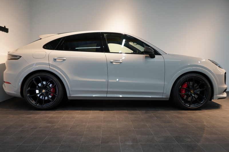 ポルシェ カイエンクーペ GTS TiptronicS ライトウエイトスポーツPKG PDLS+LEDヘッドライト 4ゾーンオートエアコン 中古車 中古車