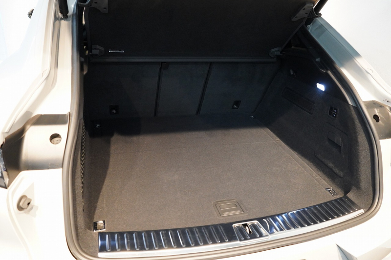 ポルシェ カイエンクーペ GTS TiptronicS ライトウエイトスポーツPKG PDLS+LEDヘッドライト 4ゾーンオートエアコン 中古車 中古車