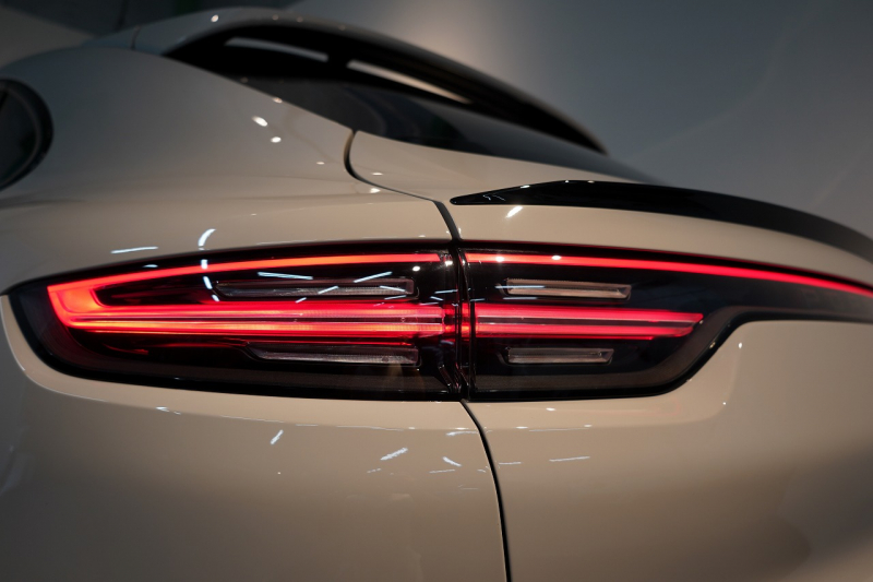 ポルシェ カイエンクーペ GTS TiptronicS ライトウエイトスポーツPKG PDLS+LEDヘッドライト 4ゾーンオートエアコン 中古車 中古車