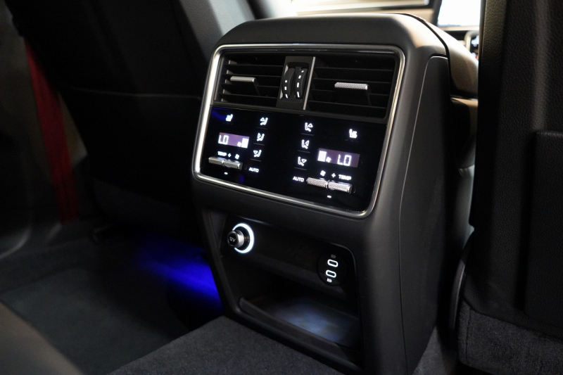 ポルシェ カイエンクーペ GTS TiptronicS ライトウエイトスポーツPKG PDLS+LEDヘッドライト 4ゾーンオートエアコン 中古車 中古車