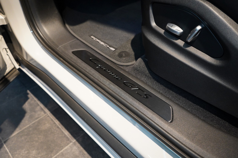 ポルシェ カイエンクーペ GTS TiptronicS ライトウエイトスポーツPKG PDLS+LEDヘッドライト 4ゾーンオートエアコン 中古車 中古車