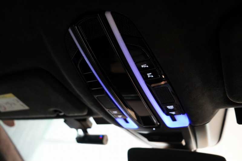 ポルシェ カイエンクーペ GTS TiptronicS ライトウエイトスポーツPKG PDLS+LEDヘッドライト 4ゾーンオートエアコン 中古車 中古車