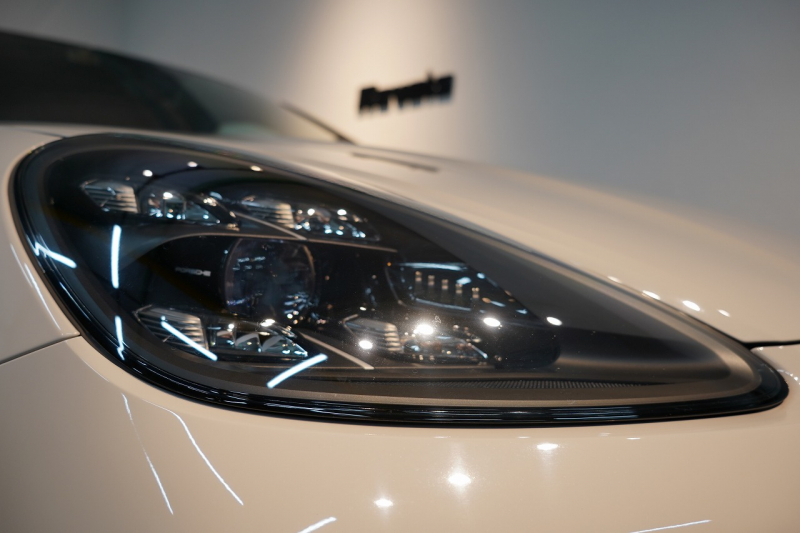 ポルシェ カイエンクーペ GTS TiptronicS ライトウエイトスポーツPKG PDLS+LEDヘッドライト 4ゾーンオートエアコン 中古車 中古車