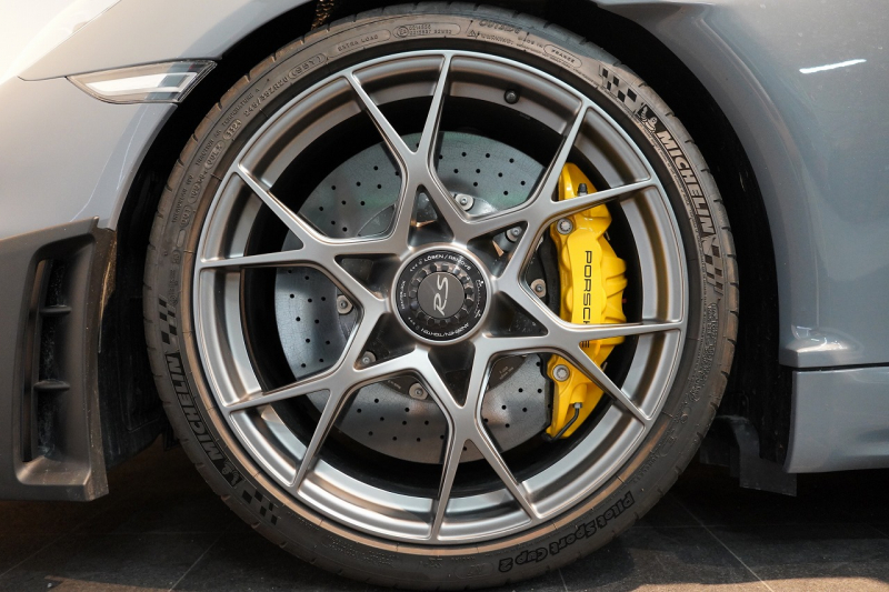 ポルシェ 718 ケイマン GT4RS ワンオーナー OP511万 ヴァイザッハPKG クロノPKG PCCB Fリフト レザーインテリア LEDヘッドライト 中古車 中古車