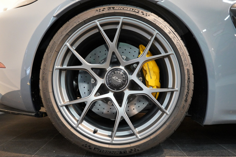 ポルシェ 718 ケイマン GT4RS ワンオーナー OP511万 ヴァイザッハPKG クロノPKG PCCB Fリフト レザーインテリア LEDヘッドライト 中古車 中古車