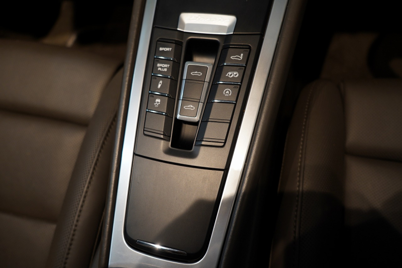 ポルシェ ボクスター(Type981) GTS PDK ナチュラルレザーインテリア 18way電動シート シートベンチレーター PDLS+バイキセノンヘッドランプ エントリー&ドライブ 中古車 中古車