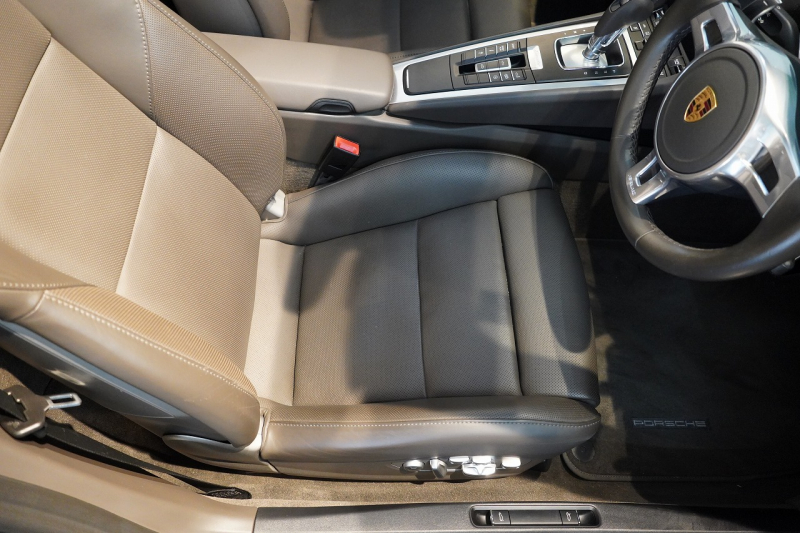ポルシェ ボクスター(Type981) GTS PDK ナチュラルレザーインテリア 18way電動シート シートベンチレーター PDLS+バイキセノンヘッドランプ エントリー&ドライブ 中古車 中古車
