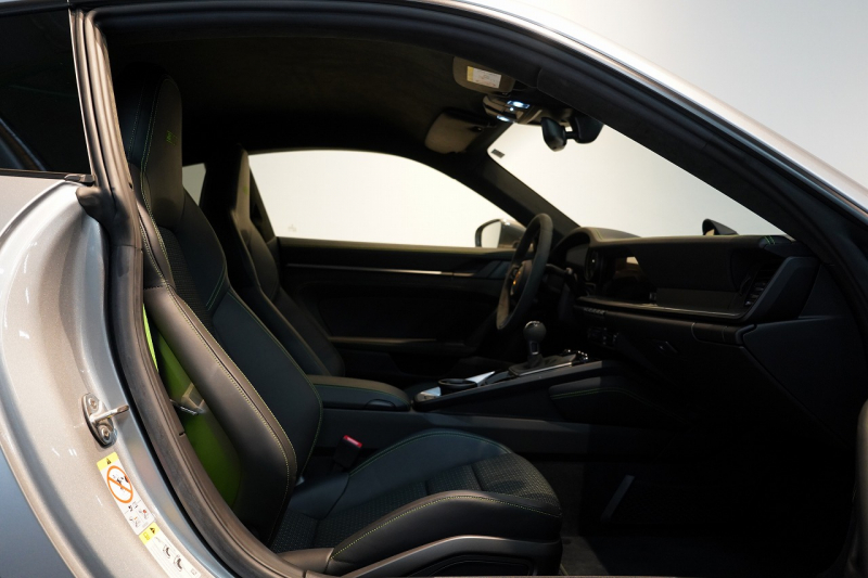 ポルシェ 911(Type992) Carrera T 7MT 左H OP245万 Fリフト リアアクスルステア CarreraTインテリア BOSEサウンド 新車保証&PSMP3年付 中古車 中古車