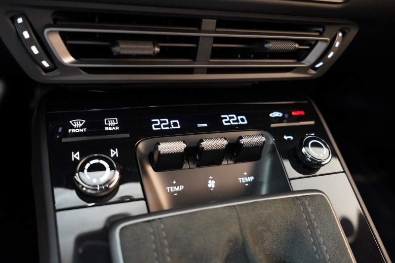 ポルシェ 911(Type992) Carrera T 7MT 左H OP245万 Fリフト リアアクスルステア CarreraTインテリア BOSEサウンド 新車保証&PSMP3年付 中古車 中古車