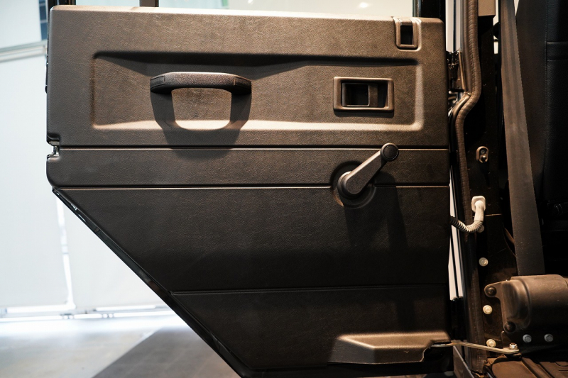 ランドローバー ディフェンダー 110 XS AT換装 純正LEDヘッドランプ 純正サイドステップ サントリーニブラック 中古車 中古車