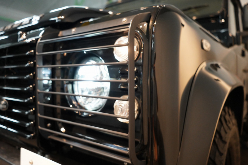 ランドローバー ディフェンダー 110 XS AT換装 純正LEDヘッドランプ 純正サイドステップ サントリーニブラック 中古車 中古車