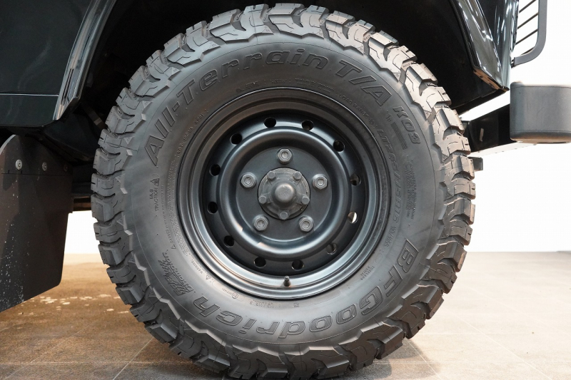 ランドローバー ディフェンダー 110 XS AT換装 純正LEDヘッドランプ 純正サイドステップ サントリーニブラック 中古車 中古車