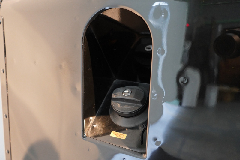 ランドローバー ディフェンダー 110 XS AT換装 純正LEDヘッドランプ 純正サイドステップ サントリーニブラック 中古車 中古車