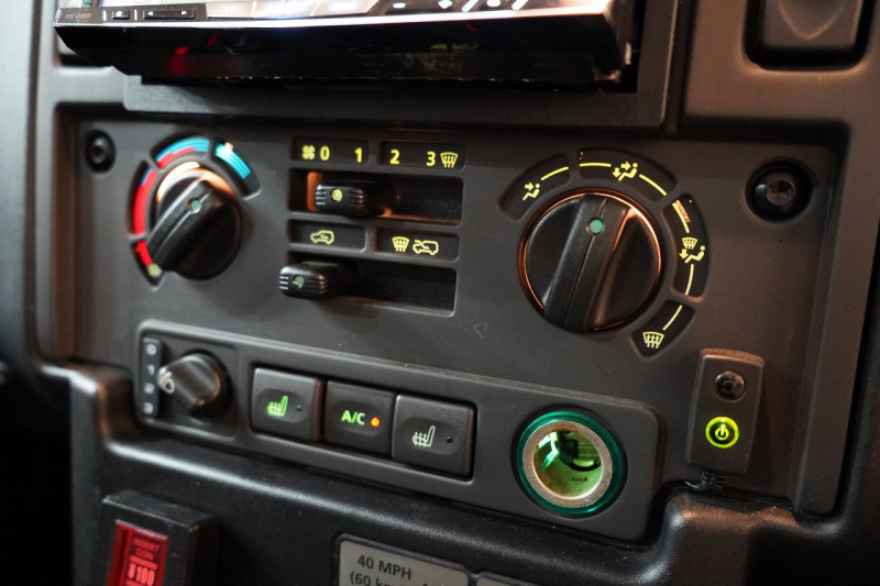 ランドローバー ディフェンダー 110 XS AT換装 純正LEDヘッドランプ 純正サイドステップ サントリーニブラック 中古車 中古車