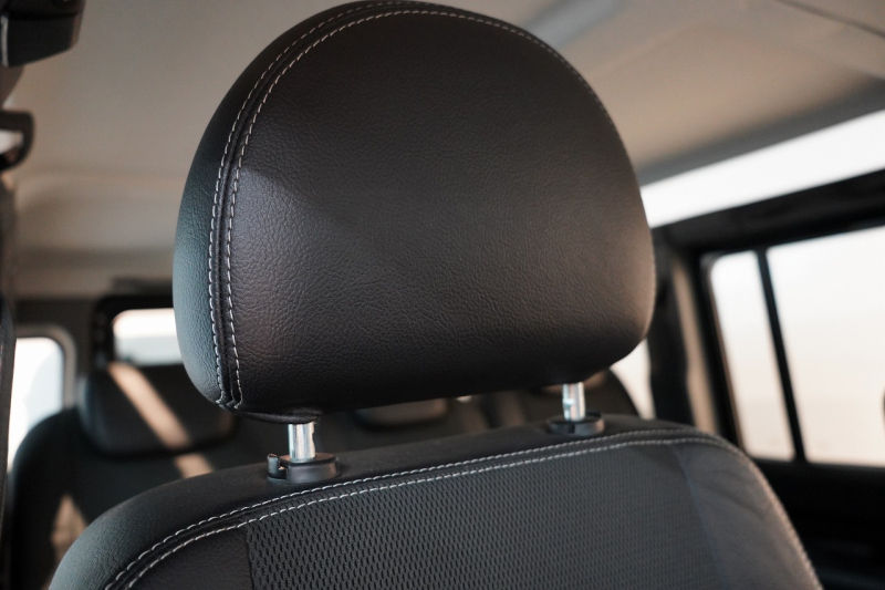 ランドローバー ディフェンダー 110 XS AT換装 純正LEDヘッドランプ 純正サイドステップ サントリーニブラック 中古車 中古車