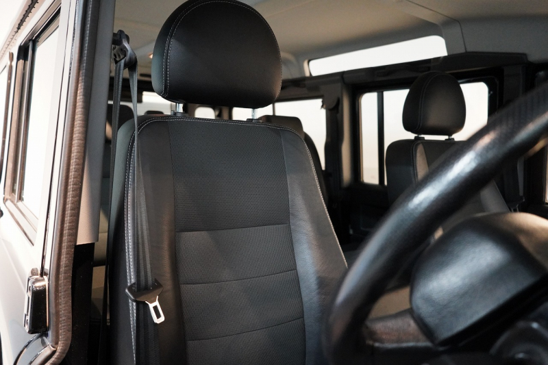 ランドローバー ディフェンダー 110 XS AT換装 純正LEDヘッドランプ 純正サイドステップ サントリーニブラック 中古車 中古車