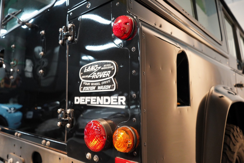 ランドローバー ディフェンダー 110 XS AT換装 純正LEDヘッドランプ 純正サイドステップ サントリーニブラック 中古車 中古車