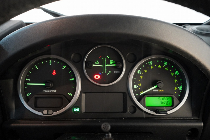 ランドローバー ディフェンダー 110 XS AT換装 純正LEDヘッドランプ 純正サイドステップ サントリーニブラック 中古車 中古車