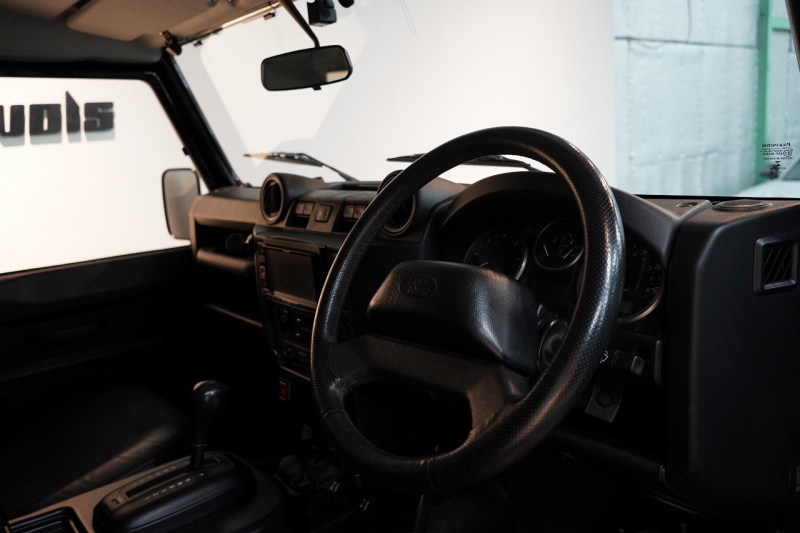 ランドローバー ディフェンダー 110 XS AT換装 純正LEDヘッドランプ 純正サイドステップ サントリーニブラック 中古車 中古車