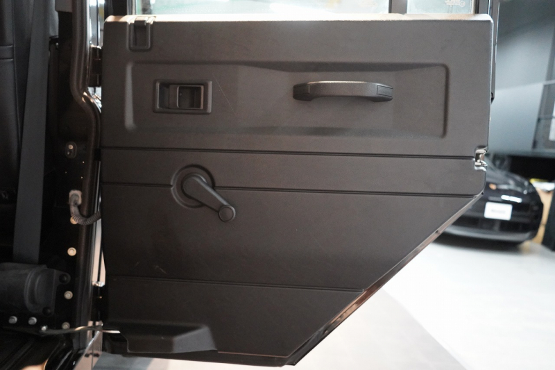 ランドローバー ディフェンダー 110 XS AT換装 純正LEDヘッドランプ 純正サイドステップ サントリーニブラック 中古車 中古車