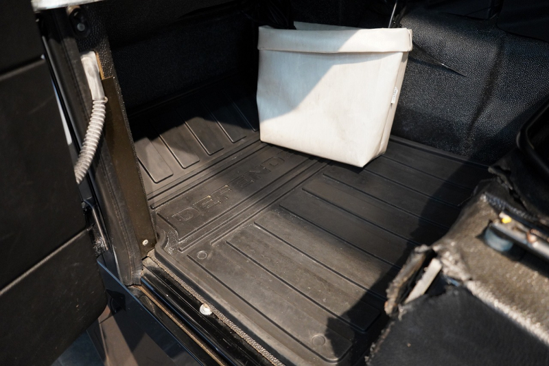 ランドローバー ディフェンダー 110 XS AT換装 純正LEDヘッドランプ 純正サイドステップ サントリーニブラック 中古車 中古車