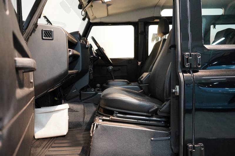 ランドローバー ディフェンダー 110 XS AT換装 純正LEDヘッドランプ 純正サイドステップ サントリーニブラック 中古車 中古車