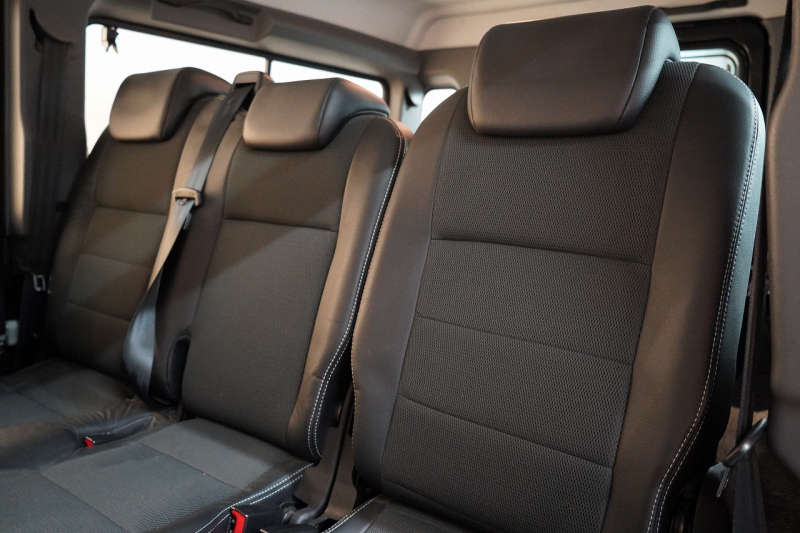 ランドローバー ディフェンダー 110 XS AT換装 純正LEDヘッドランプ 純正サイドステップ サントリーニブラック 中古車 中古車