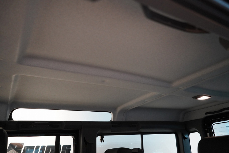 ランドローバー ディフェンダー 110 XS AT換装 純正LEDヘッドランプ 純正サイドステップ サントリーニブラック 中古車 中古車