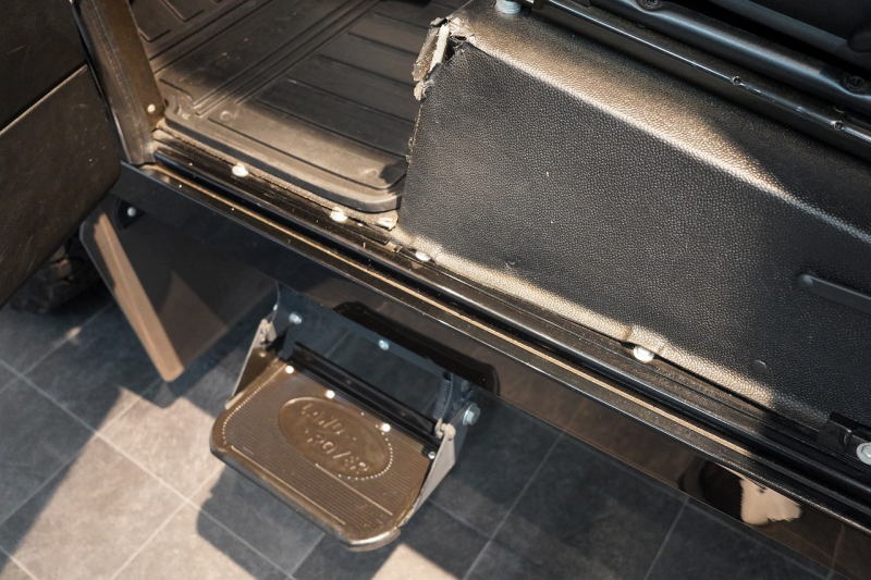 ランドローバー ディフェンダー 110 XS AT換装 純正LEDヘッドランプ 純正サイドステップ サントリーニブラック 中古車 中古車