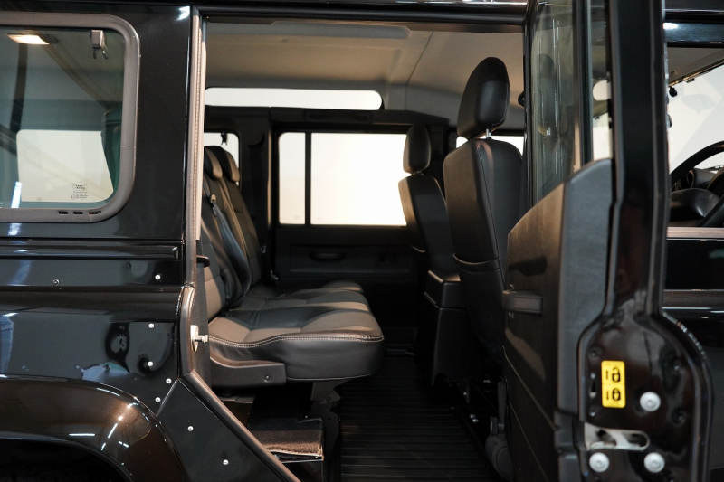 ランドローバー ディフェンダー 110 XS AT換装 純正LEDヘッドランプ 純正サイドステップ サントリーニブラック 中古車 中古車