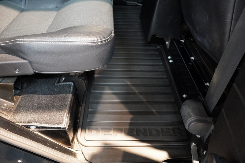 ランドローバー ディフェンダー 110 XS AT換装 純正LEDヘッドランプ 純正サイドステップ サントリーニブラック 中古車 中古車