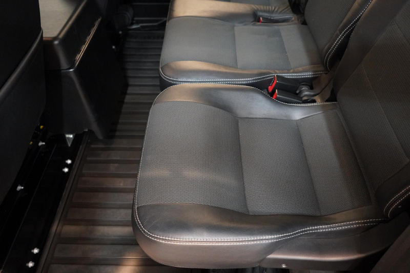 ランドローバー ディフェンダー 110 XS AT換装 純正LEDヘッドランプ 純正サイドステップ サントリーニブラック 中古車 中古車