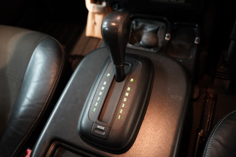 ランドローバー ディフェンダー 110 XS AT換装 純正LEDヘッドランプ 純正サイドステップ サントリーニブラック 中古車 中古車