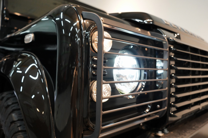 ランドローバー ディフェンダー 110 XS AT換装 純正LEDヘッドランプ 純正サイドステップ サントリーニブラック 中古車 中古車