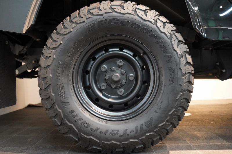 ランドローバー ディフェンダー 110 XS AT換装 純正LEDヘッドランプ 純正サイドステップ サントリーニブラック 中古車 中古車