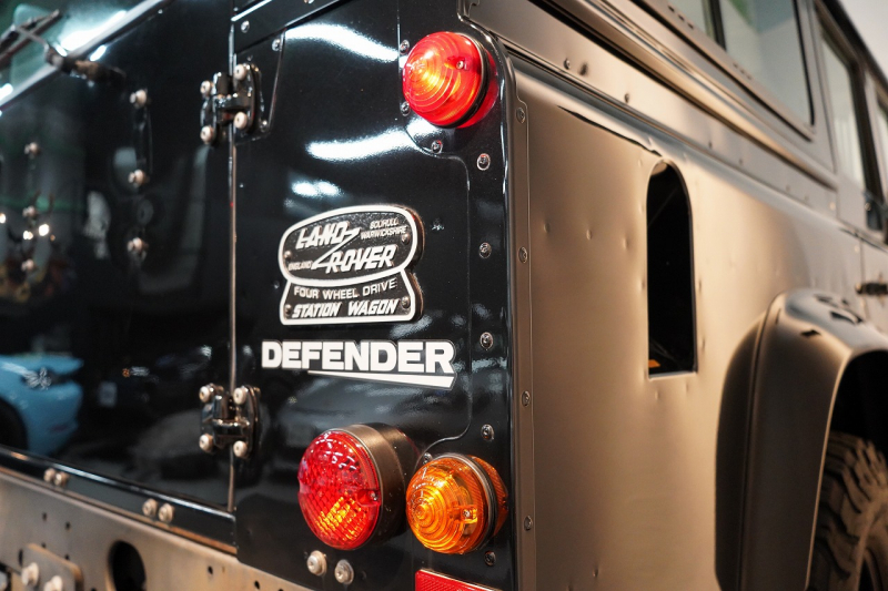 ランドローバー ディフェンダー 110 XS AT換装 純正LEDヘッドランプ 純正サイドステップ サントリーニブラック 中古車 中古車